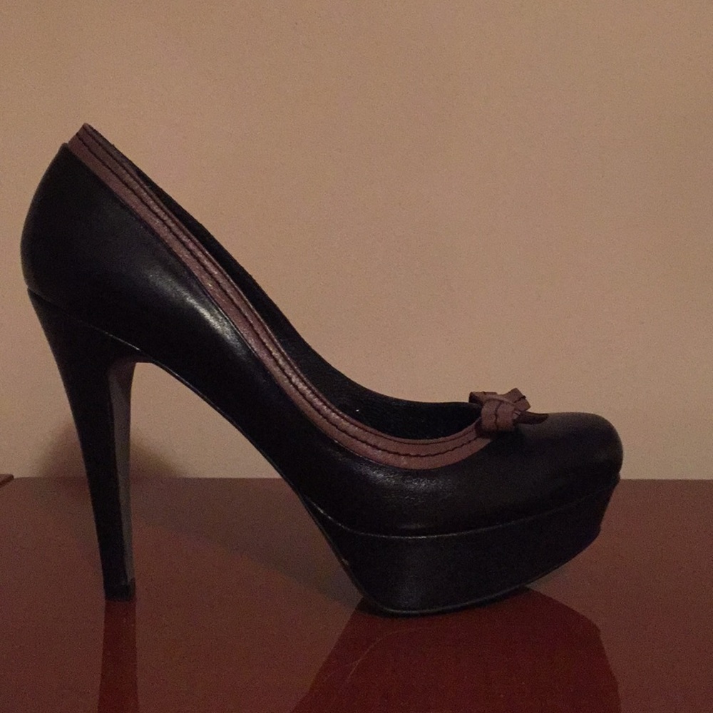 High heels leather pumps